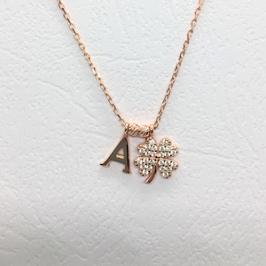 Colar de trevo com inicial personalizada – Pingente de letra em ouro rosa – Joia de amuleto da sorte em prata 925 para mulheres