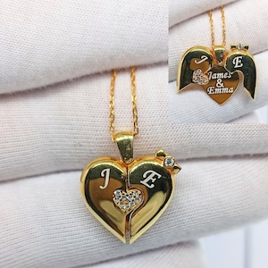 Collar de corazón con alas de ángel personalizado – Plata 925, color dorado, nombre e iniciales personalizados – Medallón de circonita