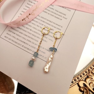 Asymmetrical aquamarine and freshwater Biwa pearl earrings, Mismatched blue gemstone and pearl earrings, Stick pearl, March birthstone