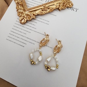 Baroque pearl hoop earrings/Knot pearl earrings/Pearl dangle earrings/Pearl hoop earrings/Freshwater pearl earrings