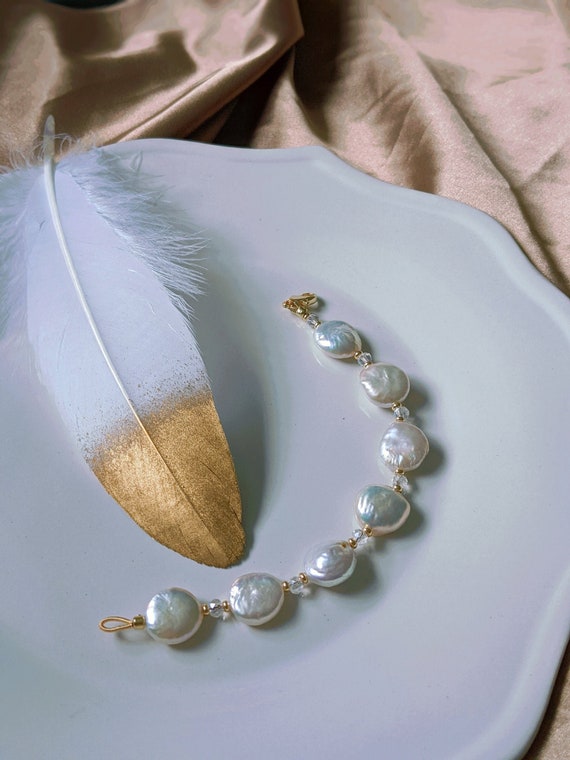 Thick pearl bracelet sale