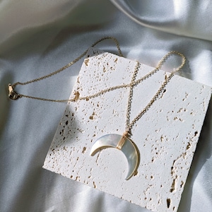 Pearl moon pendant necklace/Mother of pearl moon charm necklace/White mother of pearl double horn gold necklace/Layering necklace/Women gift