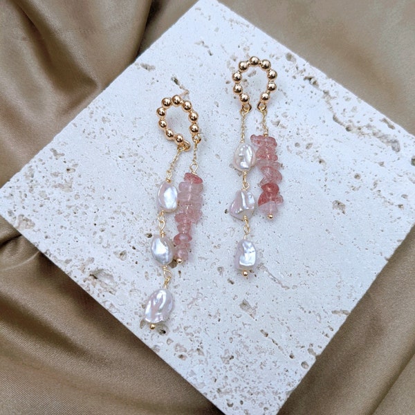 Boucles d’oreilles longues en perles de pétales et copeaux de quartz fraise, boucles d’oreilles en perles d’eau douce, boucles d’oreilles en quartz fraise, pétale baroque