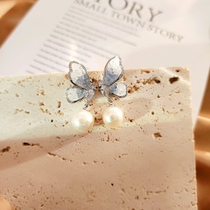 Crystal butterfly wings with freshwater pearl drops earrings, Fairy wing pearl earrings, celestial butterfly pearl earrings