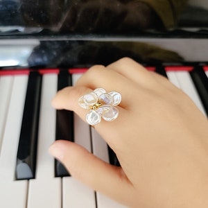 Baroque petal pearl flower ring/Baroque pearl ring/flower ring/Spring flower ring/Adjustable ring/Freshwater pearl ring afbeelding 1