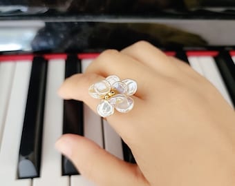 Baroque petal pearl flower ring/Baroque pearl ring/flower ring/Spring flower ring/Adjustable ring/Freshwater pearl ring