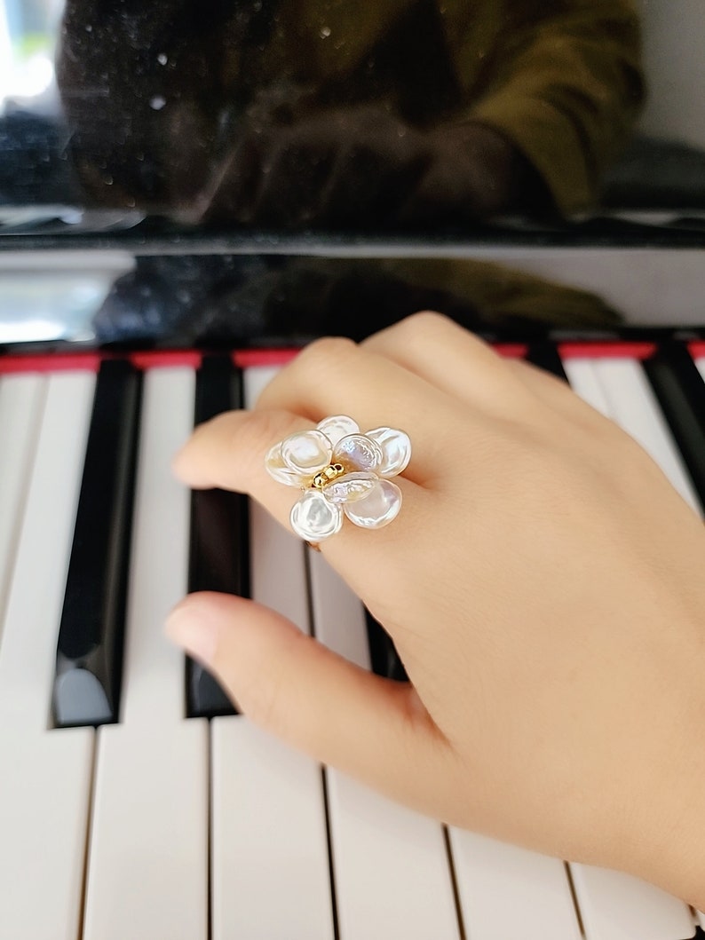 Baroque petal pearl flower ring/Baroque pearl ring/flower ring/Spring flower ring/Adjustable ring/Freshwater pearl ring afbeelding 1