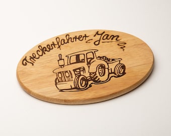 Oval breakfast board with the name "Tractor".