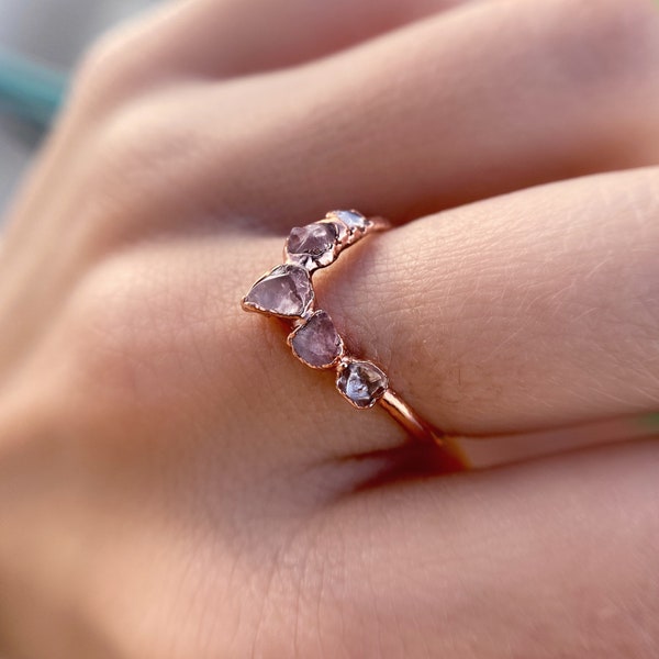 bague faite à la main en quartz rose / pierre d'amour / bijoux en pierres précieuses brutes / cristal rose / bague personnalisée personnalisée / alliance / bague de fiançailles