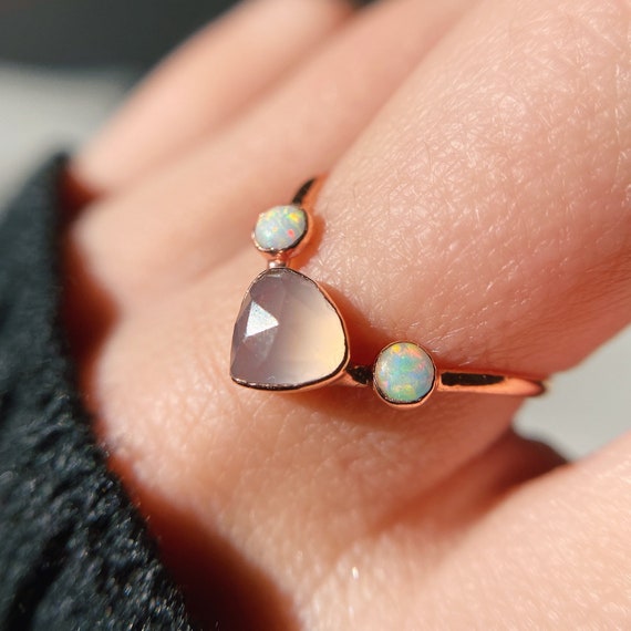 Calcedonia rosa y ópalos anillo de chevron de cobre electroformado / tamaño personalizado