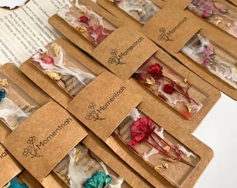 Personalisierbares Resin Lesezeichen mit verbrannten und ausgestanzten Buchseiten und Rosen | Resinbookmarks