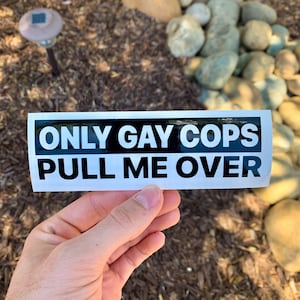 Calcomanía de vinilo "Solo policías gays me detienen": divertida pegatina para parachoques imagen 4