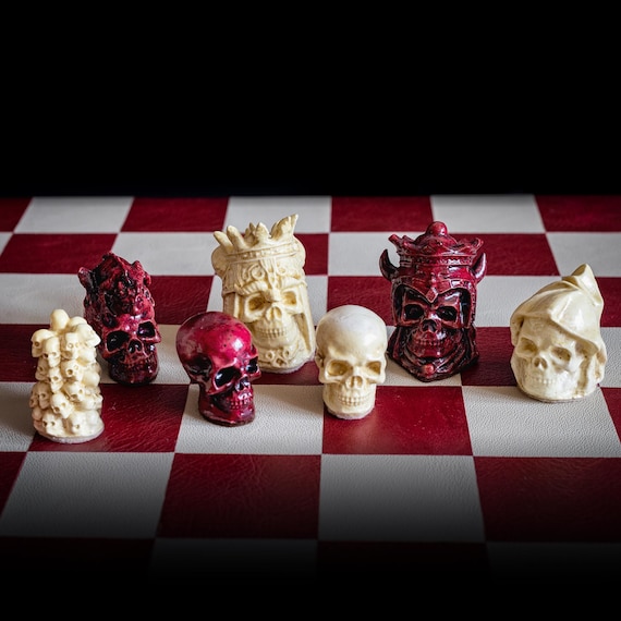 Handmade Skull Chess Set Dark Academia Decor Cabinet of Curiosities Gothic Home Library Sculpture Chess Classic Games Collectable Gift