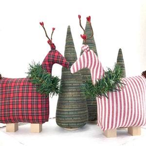 Scandinavian Farmhouse Christmas Reindeer, Cozy Christmas Mantle Shelf Décor, Modern Tabletop Decorative Reindeer, Holiday Home Present Gift