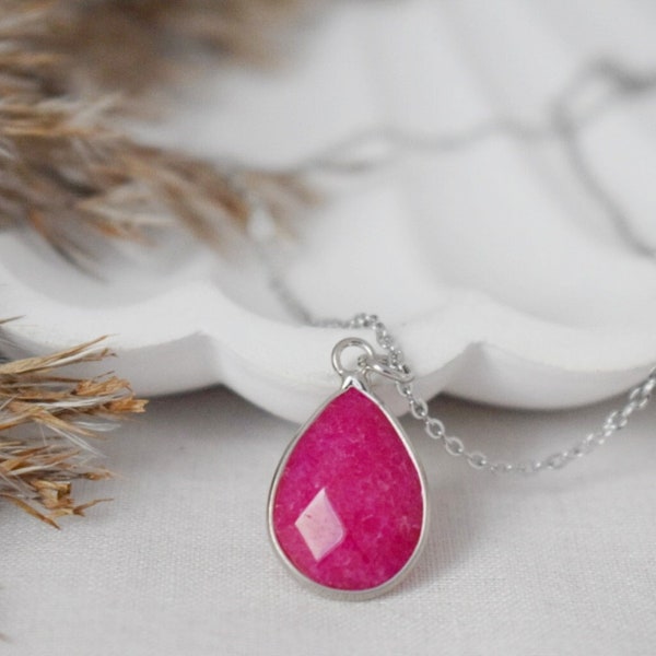 Kette Jade Pink, Tropfen Edelstein Anhänger, Fuchsia Pink Statement Halskette, lange Rosa Kette, Edelstahl , Schmuck Damen, Geschenk für Sie