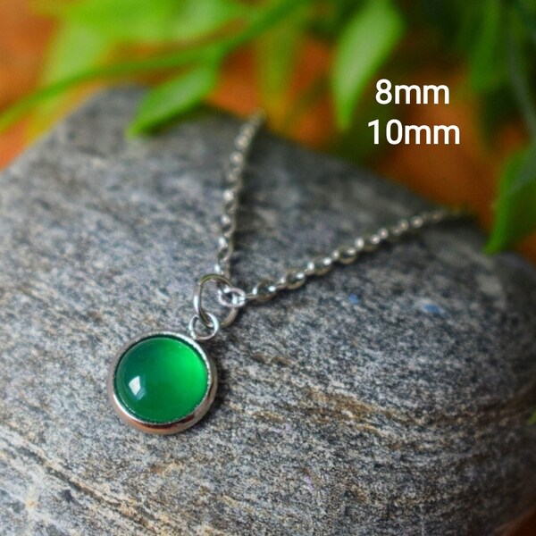 Necklace with green agate small silver pendant for women, Minimalist 8mm necklace, Green gemstone necklace, Agate jewelry, Gift necklace