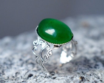 I03 Ring mit ovaler weißer Jade Sterling Silber 925 größenverstellbar I03 Ring mit ovaler weißer Jade Sterling Silber 925 größenverstellbar