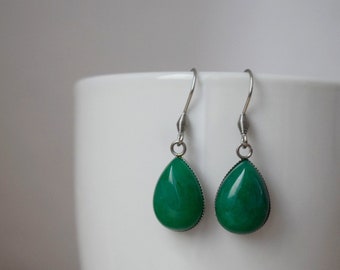 Ohrringe Jade Grün, Tropfen Edelstein Anhänger mit Edelstahl Ohrhaken, grüner Stein Ohrhänger, Boho Hängeohrringe, Jade Schmuck Geschenk