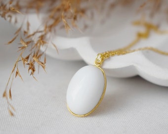 Collier de jade blanc en or pour femmes, Collier en or ovale en pierre précieuse blanche, Long collier en or, Pendentif en jade, Bijoux faits à la main, Cadeau cadeau pour elle