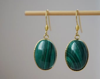 Boucles d'oreilles en malachite naturelle, Boucles d'oreilles pendantes ovales, Pierre verte, Bijoux en malachite, Boucles d'oreilles avec pierre de naissance