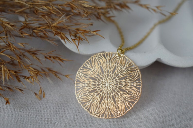 Ornament Ohrringe Gold, Mandala Ohrringe, Boho hängende Ohrringe, filigrane Ohrhänger, rund, leichte Ohrringe, Edelstahl, Mandala Schmuck Necklace