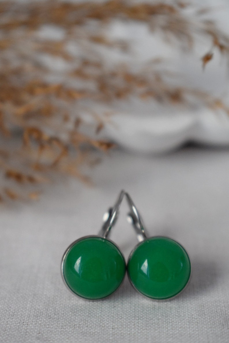 Ohrringe Jade Grün hängend, grüner Edelstein Hängeohrringe, 12mm, rund, Lever-back Ohrhänger, Edelstahl Ohrschmuck, Unisex Schmuck Geschenk Bild 5