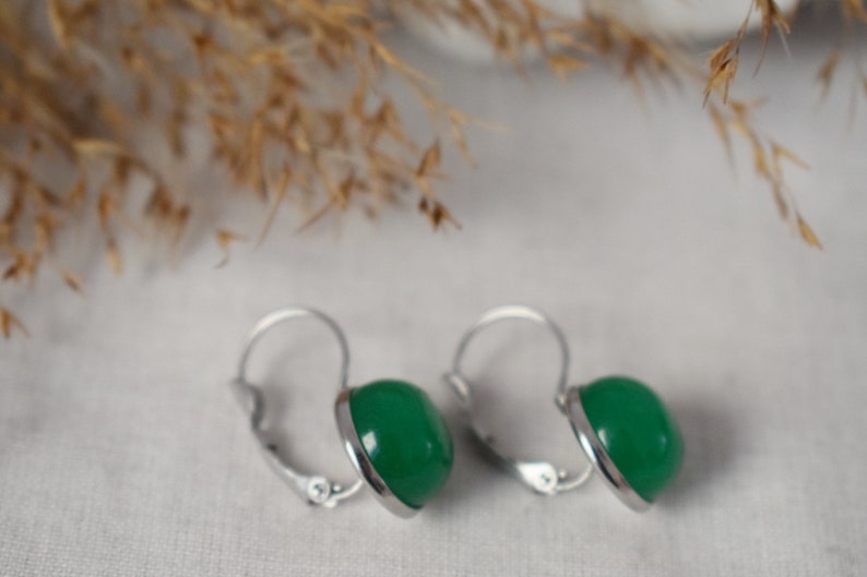 Ohrringe Jade Grün hängend, grüner Edelstein Hängeohrringe, 12mm, rund, Lever-back Ohrhänger, Edelstahl Ohrschmuck, Unisex Schmuck Geschenk Bild 3