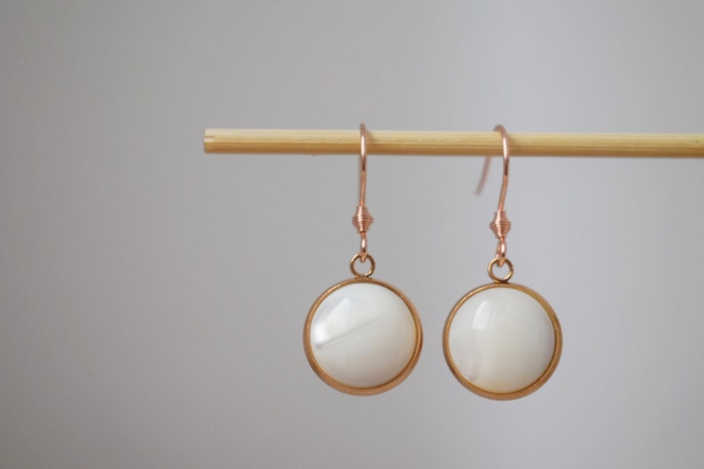 Mother of pearl earrings with rose gold plated stainless steel round pendant and earrings hooks image 3