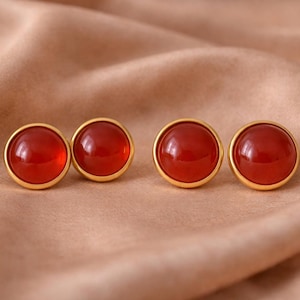 Ohrstecker Karneol, 18k vergoldete Edelstein Ohrringe, Carneol, Edelsteinschmuck, Edelstahl, Rot, rund, Cabochon, Karneol Schmuck, Geschenk