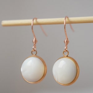 Mother of pearl earrings with rose gold plated stainless steel round pendant and earrings hooks image 7