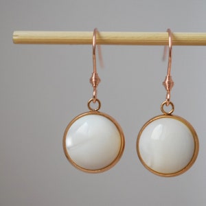 Mother of pearl earrings with rose gold plated stainless steel round pendant and earrings hooks image 4