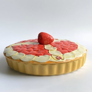 Retro EDW Ceramics Strawberry and Apple Kitsch Flan Dish image 7