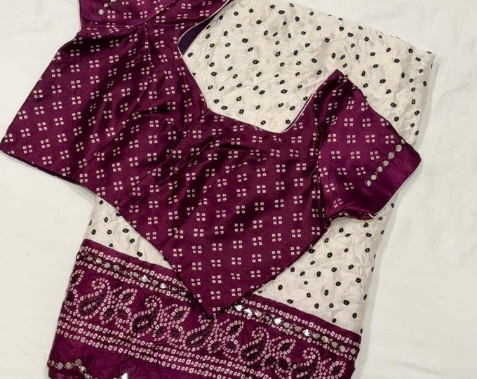 Crushed Bandini Silk Georgette Saree: Mirrored Embroidery, Adjustable Blouse