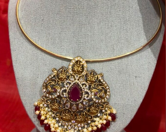 Gorgeous Husli With detachable pendant