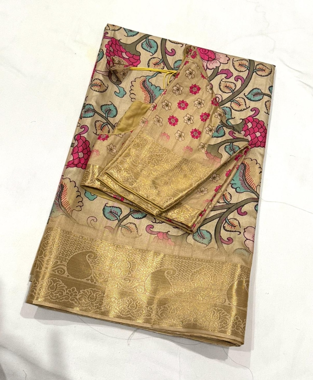 Off White Kalamkari Printed Silk Blend Saree With Unstitched Blouse Piece