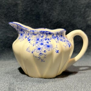 Shelley Dainty Blue individual Creamer/Milk Jug
