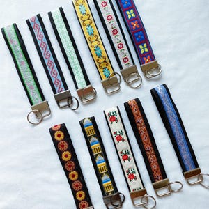 Porte-clé floral, porte-clé fait main, porte-clé porte-clé, porte-clé en tissu, porte-clé bracelet, cadeau pour elle, fabriqué aux États-Unis