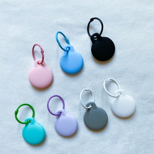 Joli support pour AirTag en PVC de couleur unie, porte-clés AirTag, étui pour AirTag, porte-clés pour porte-AirTag, prêt à expédier, cadeau pour elle
