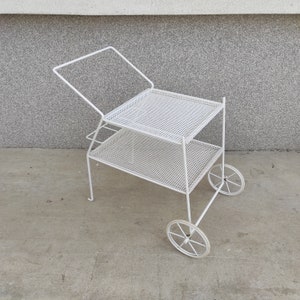 Witte Vintage Metalen Bar Cart in de stijl van Mathieu Mategot, circa 1960, Mid century trolley, MCM Modern, Made in France, Vintage bar cart
