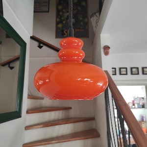 Luz colgante de vidrio opalino de la era espacial, lámpara de araña de mediados de siglo, lámpara colgante de vidrio con caja vintage, hecha en Yugoslavia en los años 70, luz MCM