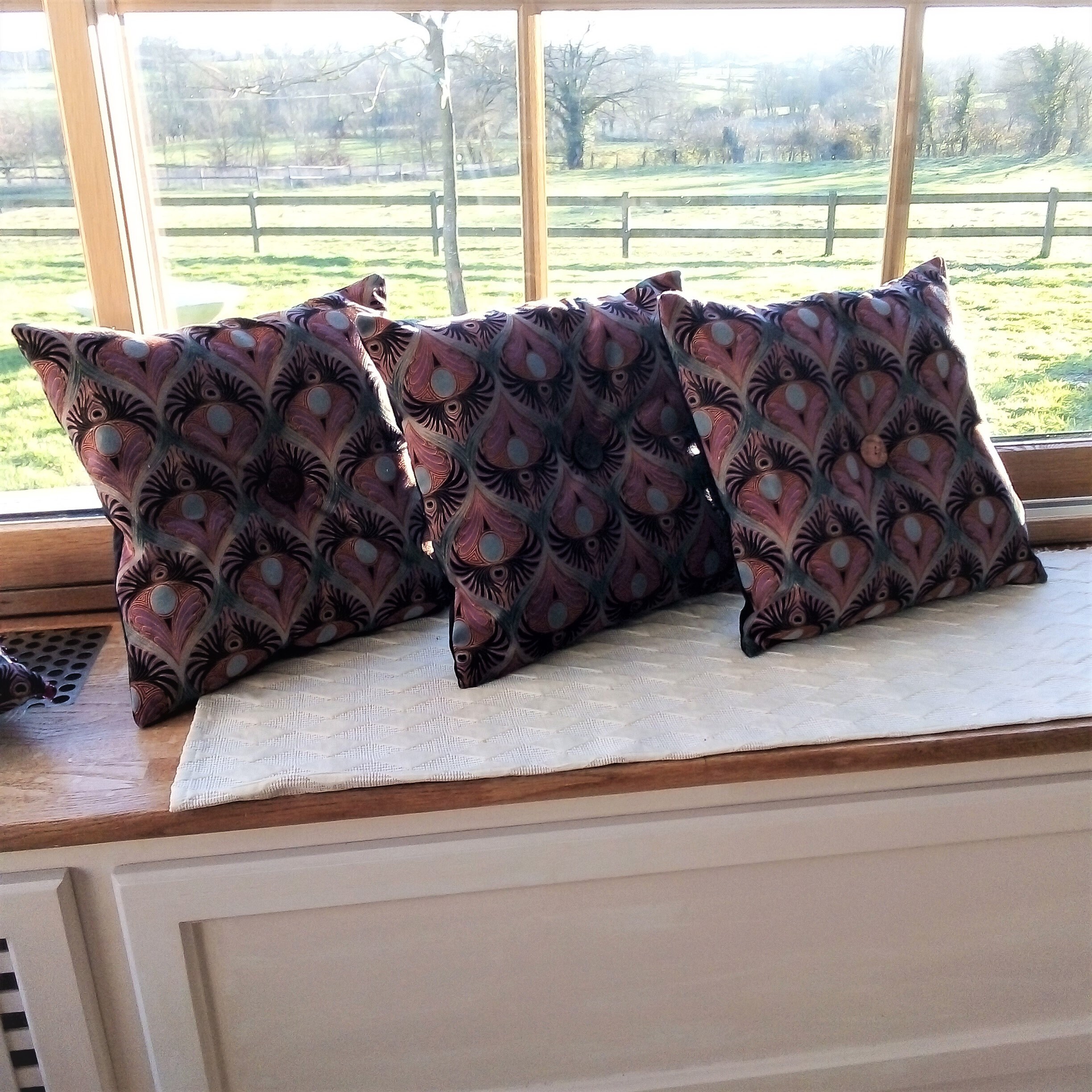 Coussin Carré - Velours Ras Dessin Paon Chic