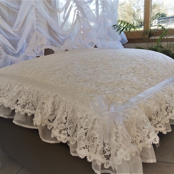 EDREDON  SHABBY -  dentelle  romantic blanc   à volant     -   jeté de lit -  coussin  - fête des mères