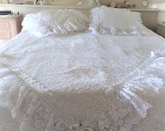 HOUSSE de couette  -  jeté de lit ou couvre lit -  dentelle de qualité   shabby    blanc  -fabrication française artisanale
