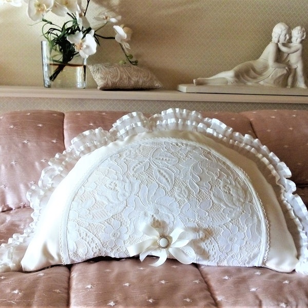 Coussin Artisanat Francais Dentelle Du Puycreation S Raisonnier Beige