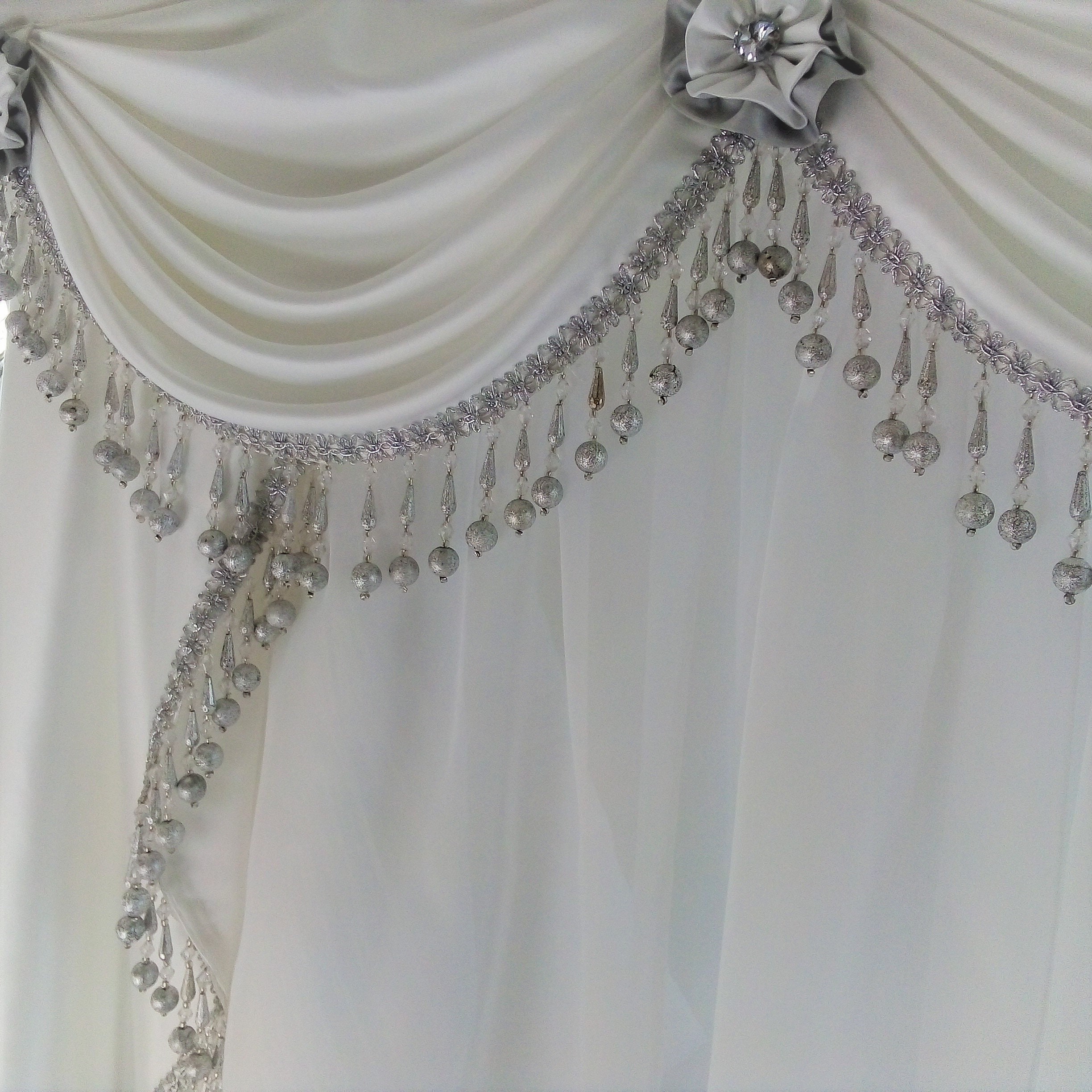 Décor Habillage Rideau Fenêtre Plissé Satin Blanc Bordé Perle Gris Shabby Chic