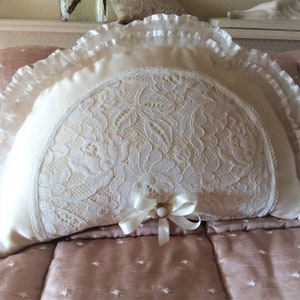 cushion - beige - ecru - lace - country chic - romantic - shabby - good quality - mother&#39;s day