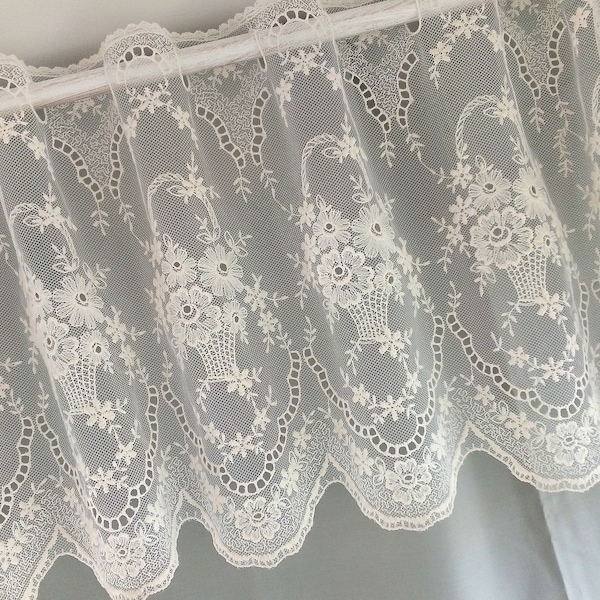 voilage ecru  - tulle brodé - rideau - décor fenêtre porte - shabby - -  campagne chic -