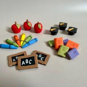 Fondant Nursery Graduation Cupcake Toppers – Preschool Graduation Cake Decor – Edible Cake Toppers with Books, Apples, Crayons, Chalkboard