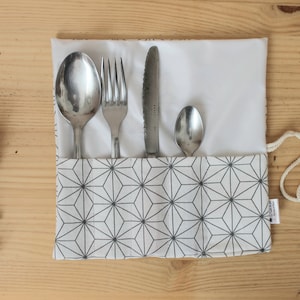 Range couverts imperméable blanc motifs géométriques 5 rangements