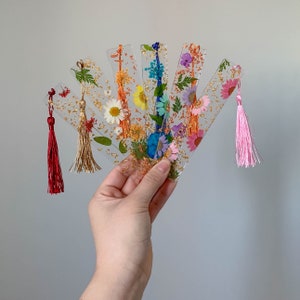 FLORAL RESIN BOOKMARK, gifts for book lovers, bookish, books, blind date with a book, mystery book, handmade bookmark, flower, aesthetic